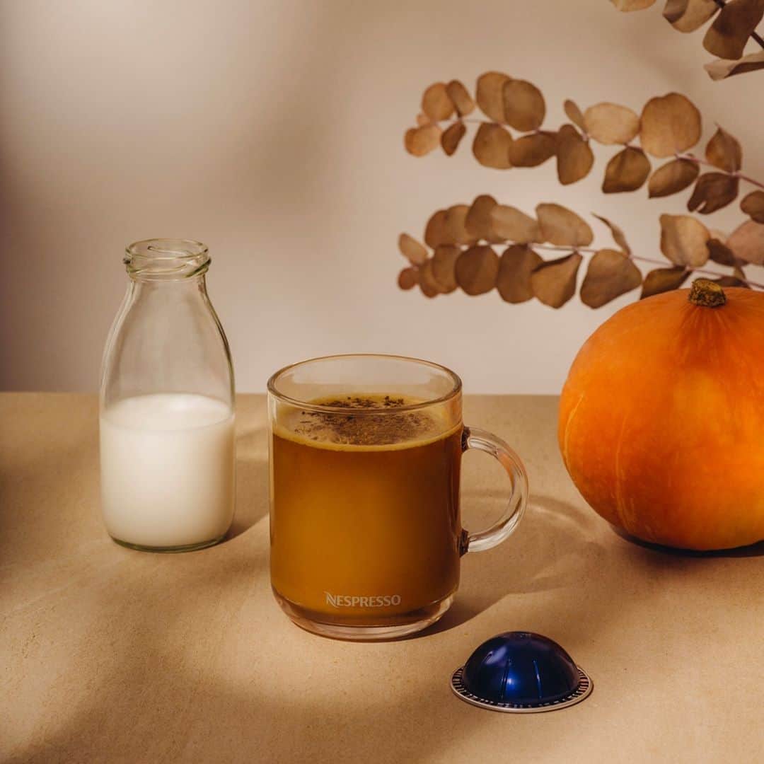 Nespressoさんのインスタグラム写真 - (NespressoInstagram)「Coffee and spice and everything nice. No trick here, just a Nespresso Pumpkin Spice Latte treat for your Halloween coffee moment today. Here's what you need to enjoy this seasonal favourite in your own home:  🎃 1 Capsule of Diavolitto 🎃 180 ml of Coconut Milk 🎃 90 ml of Pumpkin Purée 🎃 30 ml of Agave Syrup 🎃 1 tablespoon of Vanilla  Find the full recipe on #NespressoRecipes (link in bio)  📷: @studiocnp  #Nespresso #Nespressomoments #Vertuo」10月31日 22時00分 - nespresso