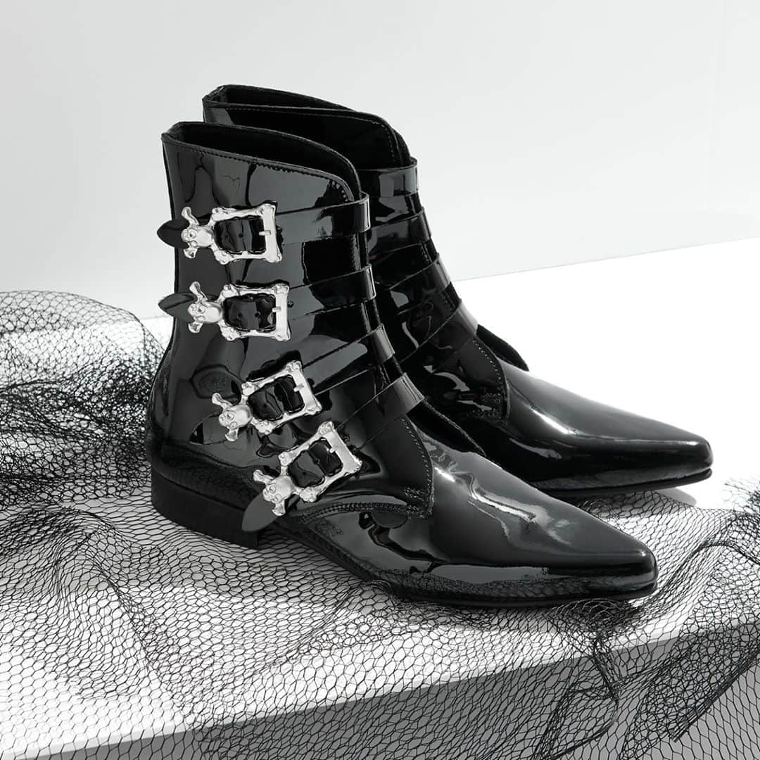 アンダーグラウンドのインスタグラム：「The Original Peck Boot- This option in black patent leather with skull and crossbone buckles.⁠ ⁠ Happy Halloween.」
