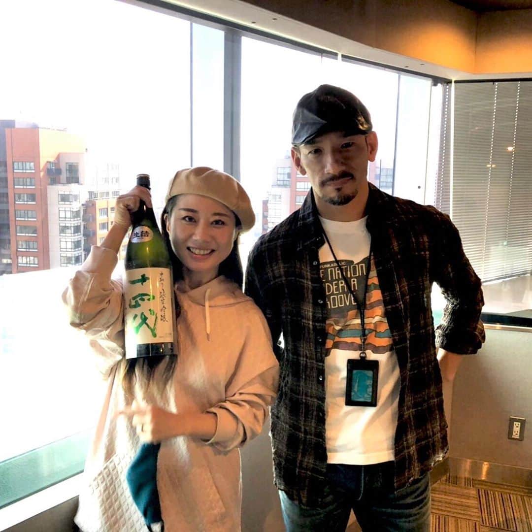 のインスタグラム：「今宵が中田英寿さんとのラストナビゲート！良かったら聞いてね！  http://radiko.jp/share/?t=20201031220000&sid=FMJ  #jwave #81.3fm #中田英寿　#レイチェルチャン  #radiko #日本酒　#日本茶　#sake #greentea」