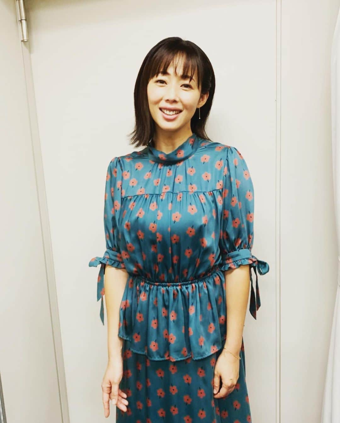 井上和香さんのインスタグラム写真 - (井上和香Instagram)「今日はいっぱい歩いたなぁ❗️ 楽しい1日でした😊  この前の収録で着た衣裳👗  トップススカート @drwcys_official  シューズ @dianashoespress  アクセサリー @4c_jewelry . #衣裳 #これ可愛かったな #もうネムネム #おやすみなさい」10月31日 22時04分 - inoue_waka