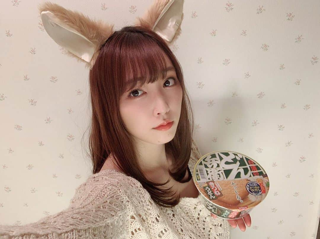 譜久村聖さんのインスタグラム写真 - (譜久村聖Instagram)「#おうちでハロウィン  trick or treat🍫🍪🍩  お菓子くれないとイタズラするぞ?(⃔ *`꒳´ * )⃕↝  #ハロウィン #どん兵衛 #CM #どんぎつね  #どんフォックス  #両方してみた #コタツに入ってうどん食べたいねぇ #うちは #ホットカーペット なんだ  #morningmusume20 #モーニング娘20 #譜久村聖 #どん聖」10月31日 22時11分 - mizuki_fukumura.official