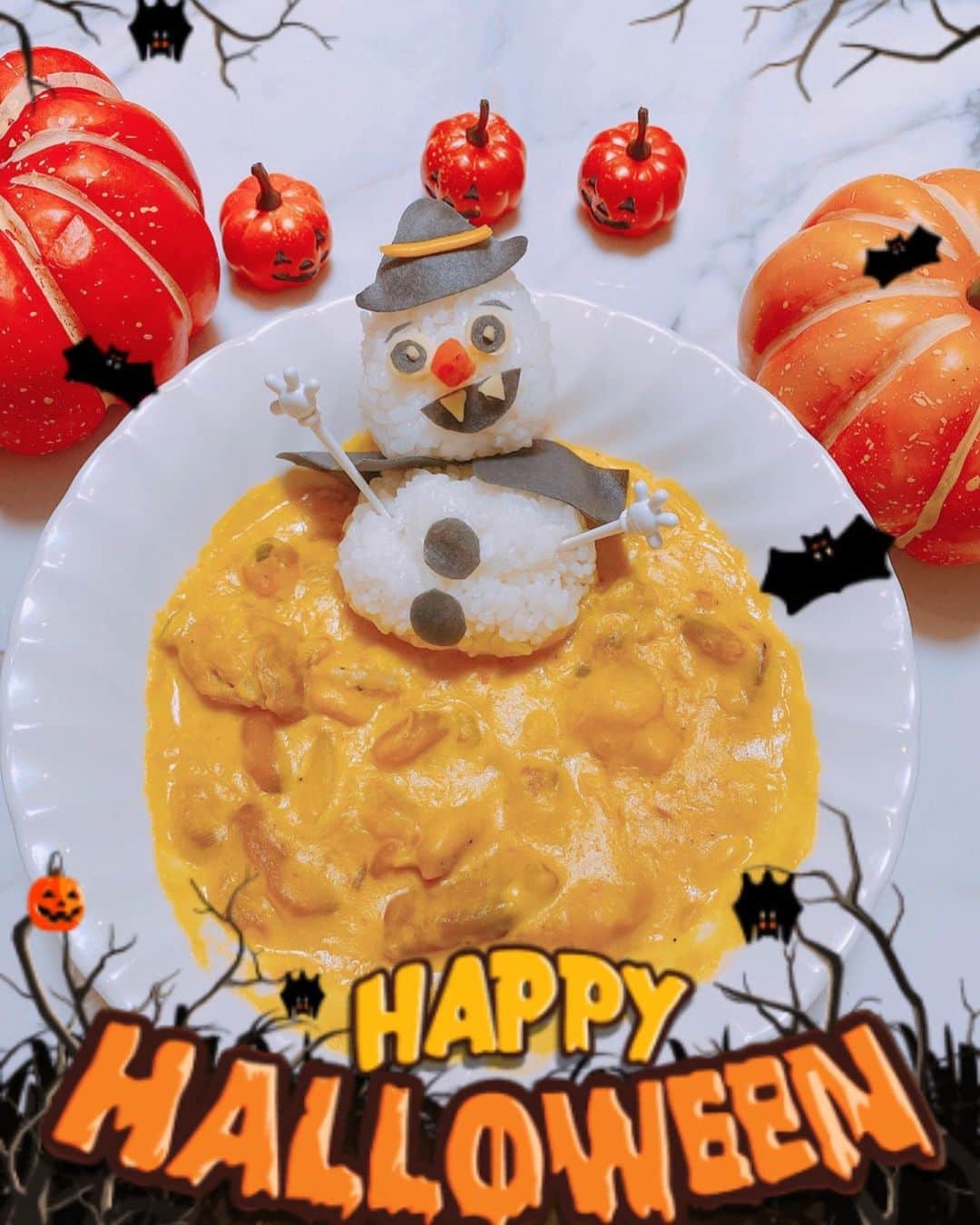 倉岡生夏さんのインスタグラム写真 - (倉岡生夏Instagram)「ハロウィン🎃 ・ ・ オラフ子とハロウィン🎃しました👻 かぼちゃのシチューはたっぷりかぼちゃを使って、ドラキュラオラフ🧛‍♀️にしてみました✌️ ・ ・ 私の着ているのは一応アナです⭐️ おうちにあるものでハロウィンパーティー風にしました❣️ ・ ・  明日から11月なんて、いつもより本当に早く感じます〜。 ・ ・ ・ #おうちハロウィン  #オラフカレー  #オラフ  #ハロウィンパーティー  #ハロウィンコスプレ  #おもてなしごはん  #愛され料理 #キャラ弁  #キャラごはん  #アナ雪コーデ  #holloween  #olaf  #japanesegirl  #ハロウィンメイク  #ディズニーハロウィン」10月31日 22時11分 - kinatty.land