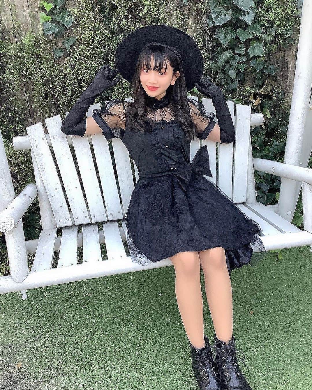 のインスタグラム：「👻 ・ 𝐇𝐀𝐏𝐏𝐘 𝐇𝐀𝐋𝐋𝐎𝐖𝐄𝐄𝐍❕ ・ ・ いいハロウィンを過ごせましたか？🥺🤍 ・ ・ #ハロウィン #魔女 #コスプレ #仮装 #ブランコ #ハロウィンコスプレ #happyhalloween」
