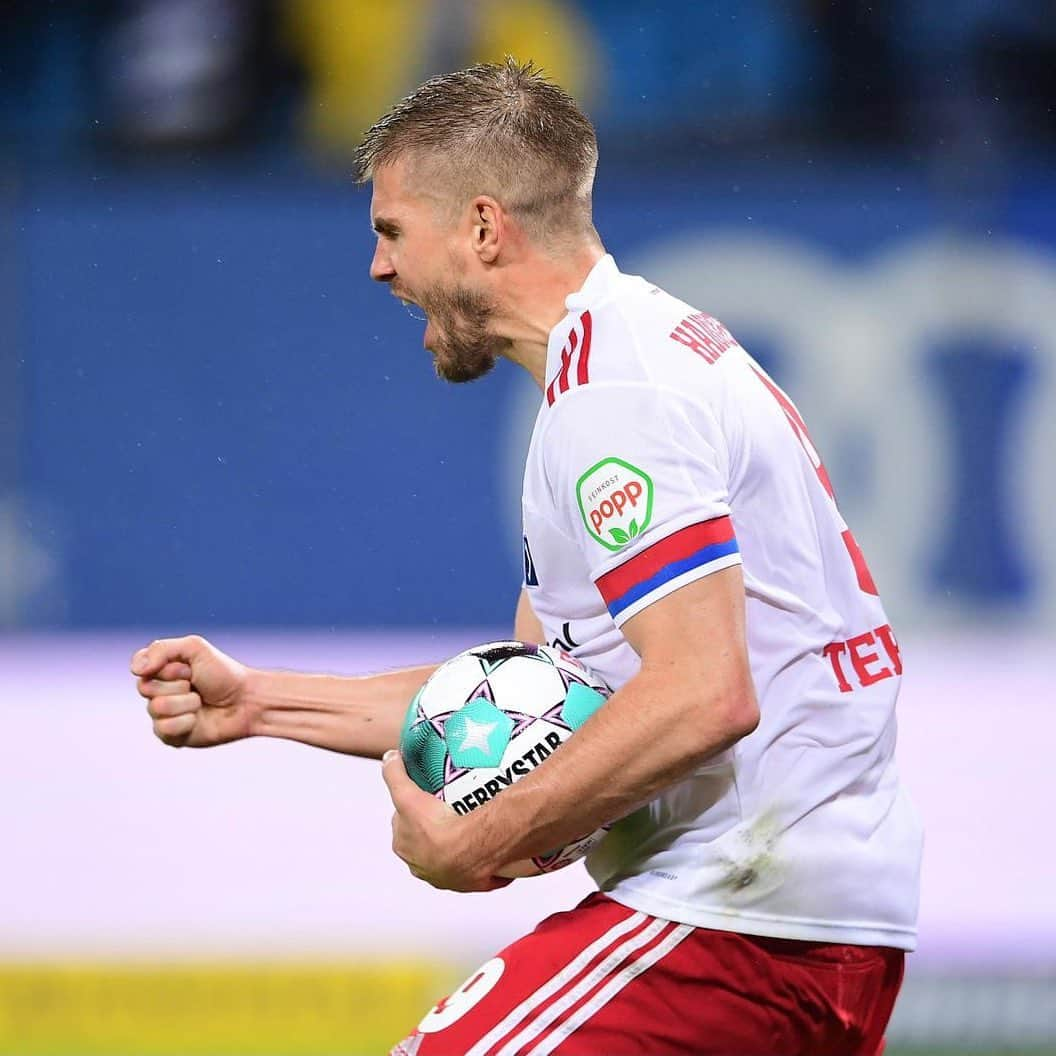 シモン・テローデのインスタグラム：「Stadtderby! 🔷⚽️  Wichtigen Punkt nehmen wir mit. Rückspiel folgt...   56.000 Fans haben gefehlt @hsv」