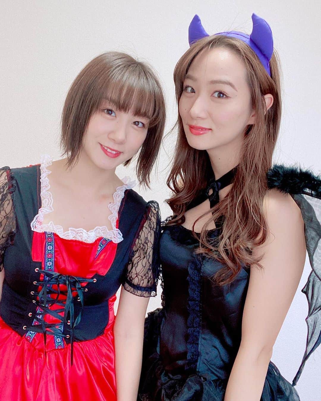 のインスタグラム：「ハッピーハロウィン🎃😈　  あすきょうのYouTubeにハロウィンの動画を更新したよ!!  仮装しながら、美味しいものたべちゃった💞  プロフィールから、ぜひみてね✨  #あすきょう　#双子　#一卵性双生児　#アイドル　#ハロウィン　#仮装　#youtube」
