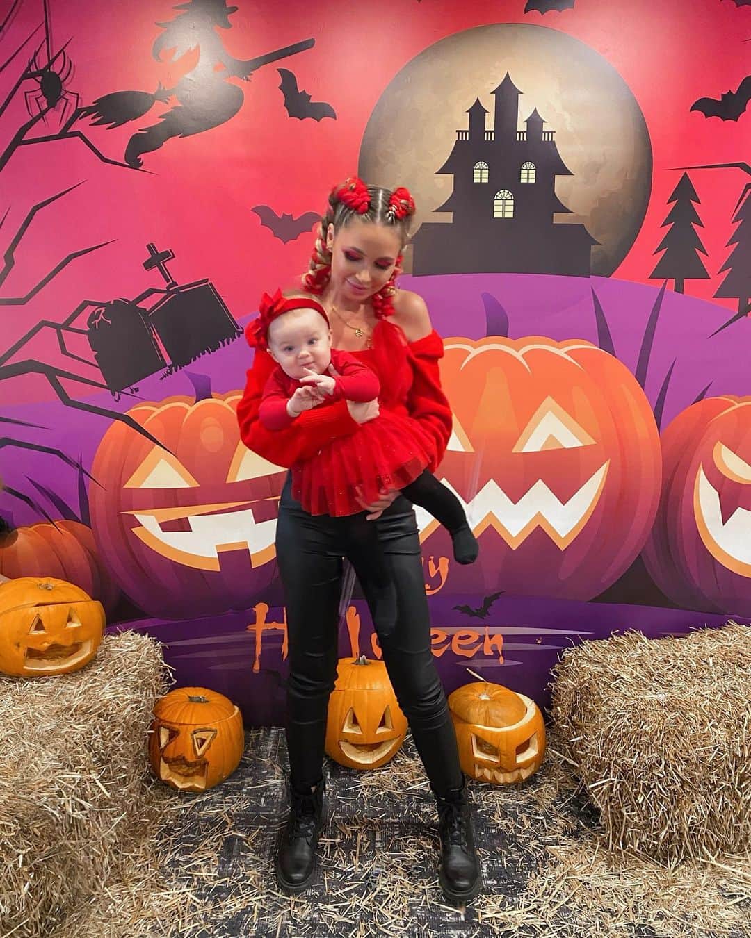のインスタグラム：「Наш первый Halloween 🎃 BOO 👻 ⠀ Отмечаете?☺️」