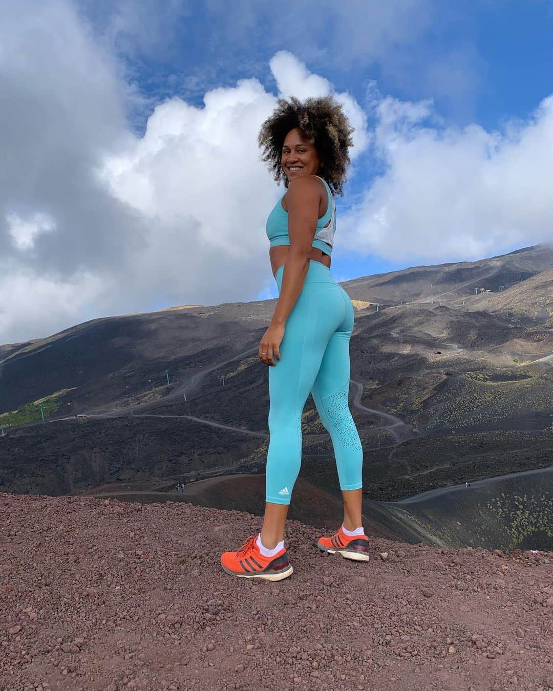 Johanelis HERRERA ABREUのインスタグラム：「In one of my favorites adidas’s outfit 🦋🐬☁️🔵🌋 Happy weekend everyone ✨ • • • #tbt #etna #etnavulcano #sicily #adidas #adidasita #adidasoutfit #adidasathlete  #adidasshoes #green #heretocreate #beautifulplaces #vulcans #italia #inlove #etna #italyvibes #whatitalyis #loveitaly #views #viral #athlete #fitnessgirl #holidayvibes #happyweekend」