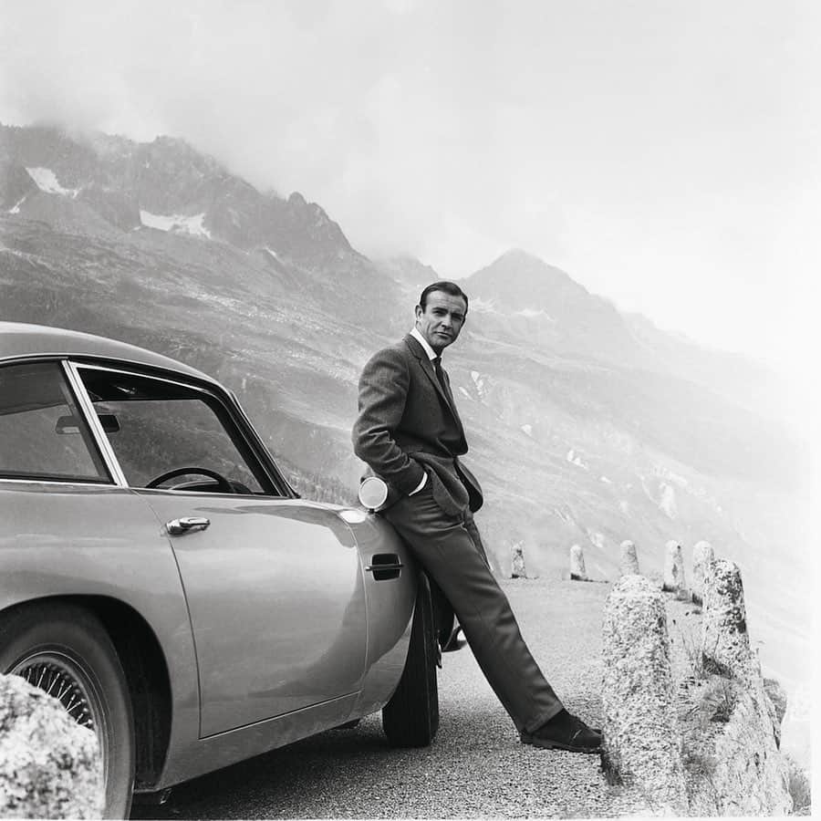 ジョナス・ブルーさんのインスタグラム写真 - (ジョナス・ブルーInstagram)「Such a shame to hear the passing of Sean Connery (the original and my favourite Bond). A huge inspiration to me whilst growing up. Rest well Mr Bond 🚬🎲🏝💃🏻💙」10月31日 22時22分 - jonasblue