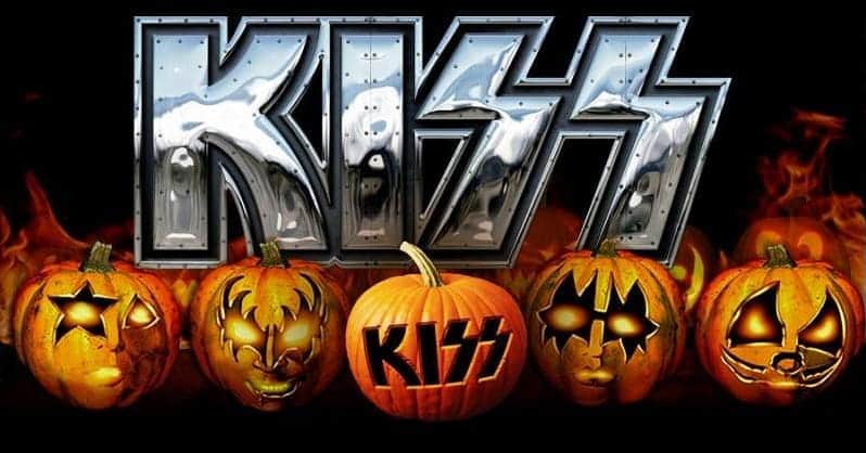 KISSさんのインスタグラム写真 - (KISSInstagram)「Happy #Halloween2020 #KISSARMY! Have a blast today but be safe.  Make sure to share all of your #KISS Halloween fun with us at www.KISSOnline.com/letters.」10月31日 22時33分 - kissonline