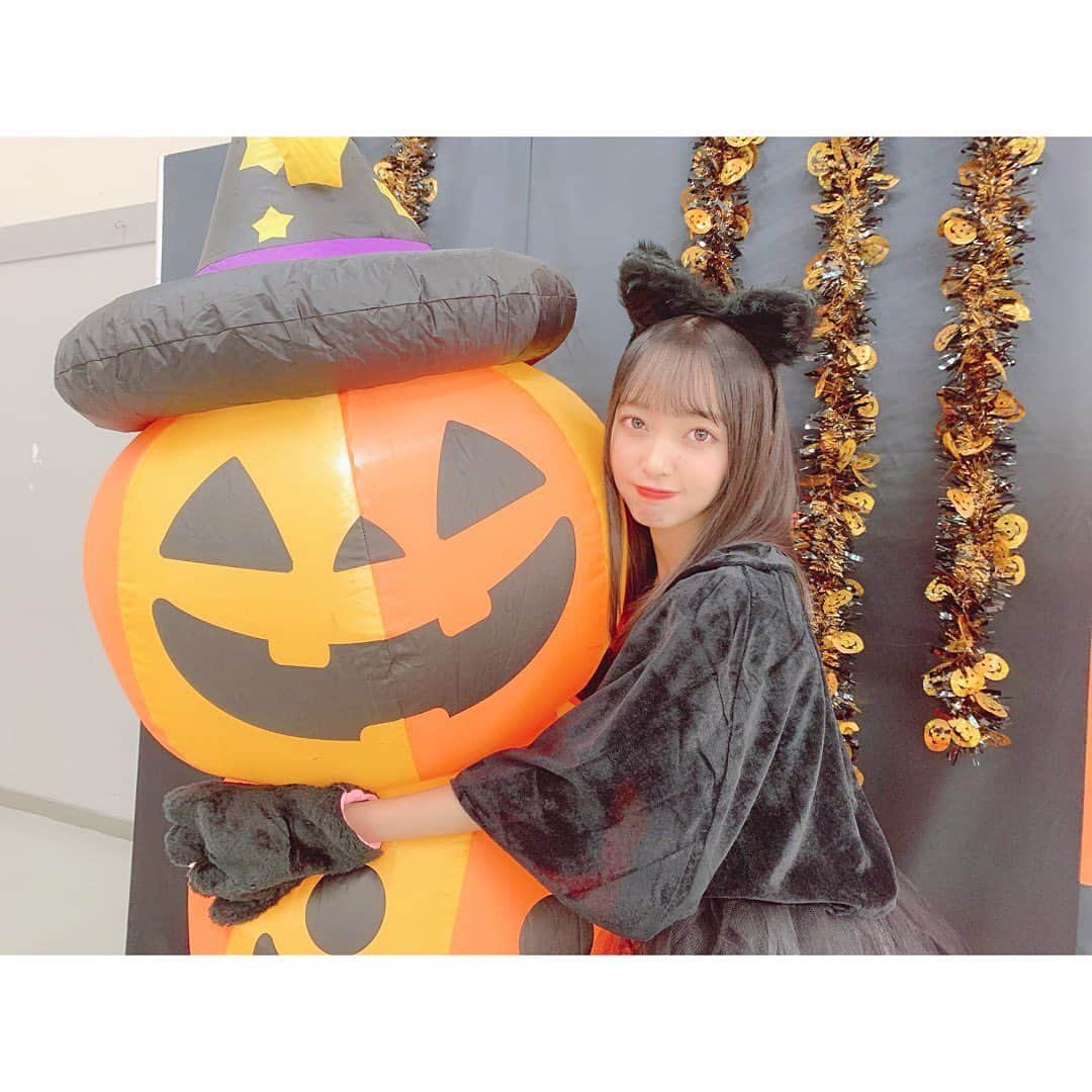 石田みなみさんのインスタグラム写真 - (石田みなみInstagram)「Happy Halloween🎃﻿ ﻿ お話し会ありがとうございました！﻿ ﻿ 黒猫みにゃみになったよ〜🐾🐾﻿ ﻿ #STU48 #charmingtrip #idol #アイドル﻿ #Stucharmingtrip #石田みなみ　﻿ #ハロウィン #ハッピーハロウィン  #halloween #happyhalloween #🎃 #👻 #ハロウィンコスプレ #コスプレ #猫 #黒猫 #cat #🐾」10月31日 22時27分 - ishida.minami_373