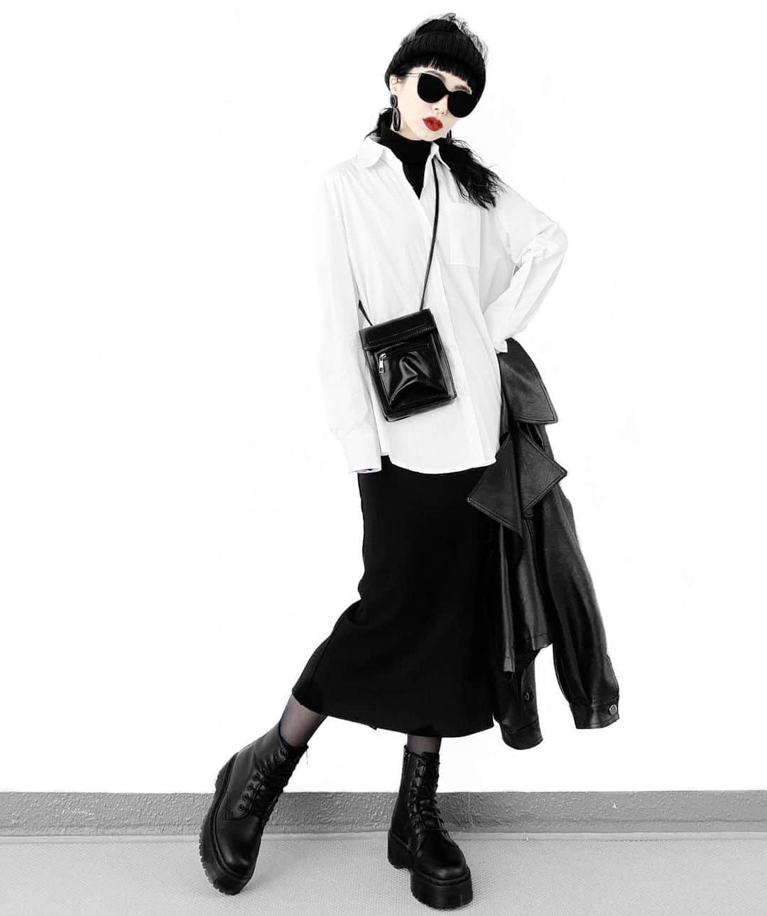 lve_xxxxのインスタグラム：「.﻿ .﻿ 𝗦𝗛𝗜𝗕𝗨𝗬𝗔 𝟭𝟬𝟵 ﻿ 𝗣𝗢𝗣𝗨𝗣 𝗦𝗧𝗢𝗥𝗘  𝗖𝗢𝗗𝗘 (今更)﻿ ﻿ ｺｰﾃﾞ買いして下さる方が﻿ いらっしゃり嬉しかったです🙈🖤﻿ ﻿ ﻿ ｽﾄｰﾘｰにも載せておりますが﻿ 投稿でも失礼します🙏﻿ ﻿ ZOZOで販売開始してない商品もあり﻿ WEARに紐付け出来ないので﻿ 4枚目に商品名載せております☺︎﻿ ﻿ ﻿ ﾊﾞｯｸﾃﾞｻﾞｲﾝのｼｬﾂ﻿ ｻﾗｯと着てるだけでお洒落見え✌️﻿ ﻿ 地味で目ただない商品ですが﻿ ｽﾄﾚｯﾁｽﾘｯﾄﾀｲﾄｽｶｰﾄは使える度💯！笑﻿ ﻿ ﾋﾟﾀﾋﾟﾀﾀｲﾄｽｶｰﾄは苦手ーって方に﻿ 是非着て頂きたい☝️✧﻿ ﻿ 取り敢えず私はｽﾄｯｸ買いします笑﻿ ﻿ ﻿ ﻿ ｺｰﾃﾞｱｲﾃﾑ詳細は﻿ WEARをご覧くださいませ。﻿ ﻿ WEAR ： lvexxxx ﻿ 💻 https://wear.jp/sp/lvexxxx/﻿ ﻿ －－－－－－－－－－－－－－－－－－﻿ ﻿ 📢ｺﾒﾝﾄ頂ける際は、﻿ 最新投稿にお願い致します。﻿ ﻿ 過去投稿に頂いた際、気がつかない事もあり﻿ お返事致しかねる場合が御座います🙇‍♀ ️﻿ ﻿」