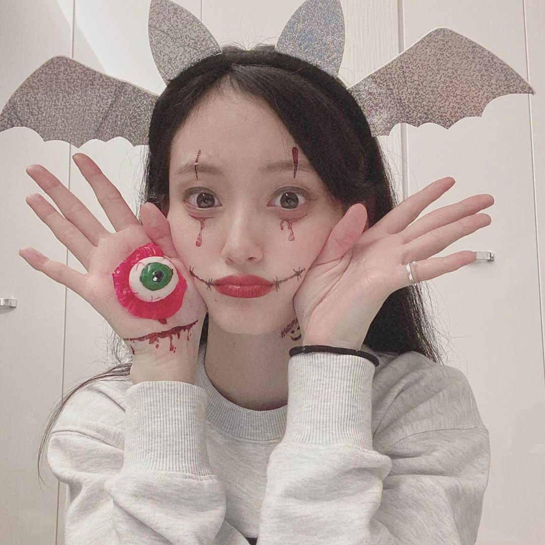 山崎美月さんのインスタグラム写真 - (山崎美月Instagram)「🎃👻✨  #はろうぃん🎃 #happyhalloween #trickortreat」10月31日 22時28分 - mitsu__0817