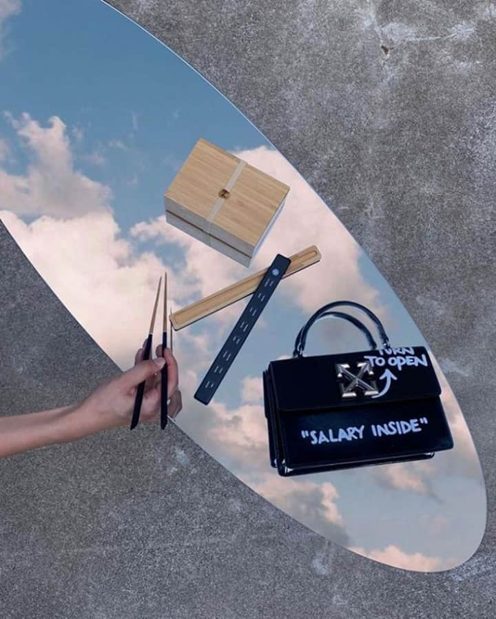 OFF-WHITE C/O VIRGIL ABLOHさんのインスタグラム写真 - (OFF-WHITE C/O VIRGIL ABLOHInstagram)「[found image] women’s Off-White™ 1.4 jitney bag via @restirofficial」10月31日 22時30分 - off____white