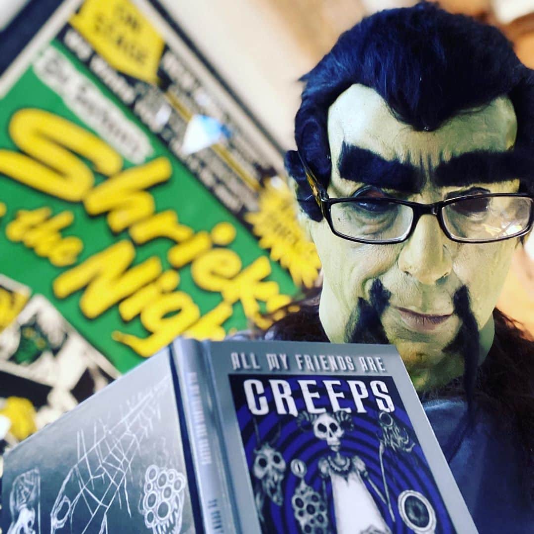 ロブ・ゾンビのインスタグラム：「Just settling in to read @piggydofficial awesome new book All My Friends Are Creeps. I suggest you order a copy today or Bela will be angry. 👍🏼🧠🎃⚰️🧟‍♂️🔪☠️ #piggyd #allmyfriendsarecreeps #happyhalloween」