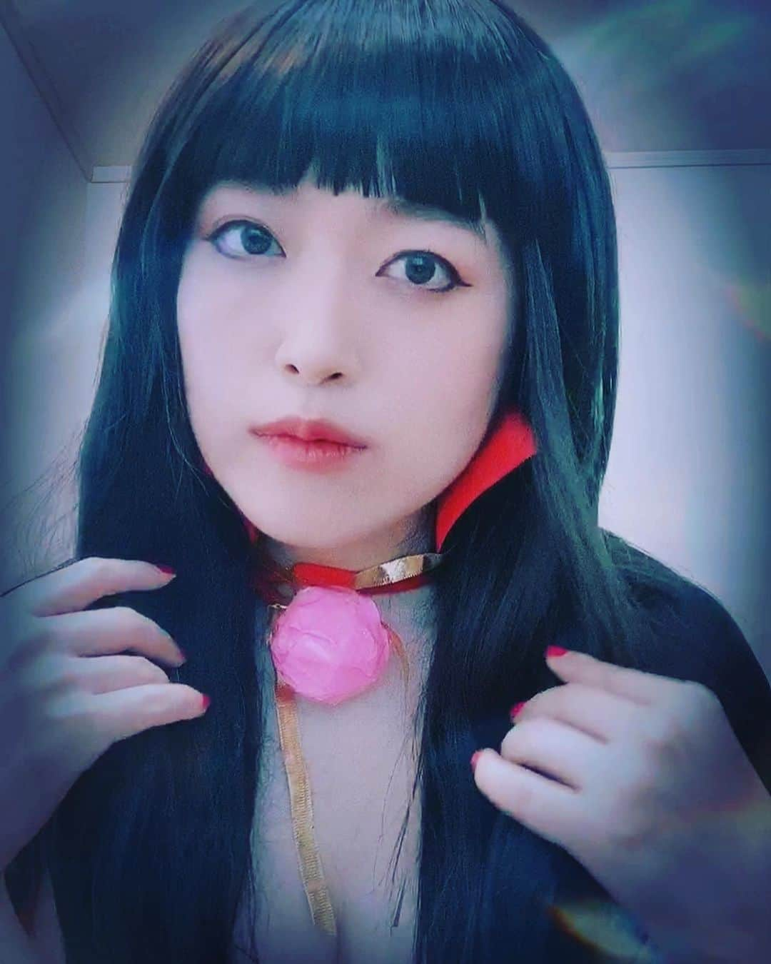 益子寺かおりさんのインスタグラム写真 - (益子寺かおりInstagram)「CHUワケで今年の #ハロウィン は 「ときめきトゥナイト」の蘭世に変チン！♡ ・ 子供の頃「えっ！マントの下…裸！？////」ってDOKI DOKIしたコは多いんじゃないかしら…（可愛いよね、蘭世…スキスキスーー） ・ 中学生ぶり（当時ロリータ♡）のパッツン前髪＆黒髪ストレートが新鮮すぎて、いっぱい写ルンですしちゃったわ……誰これ！！！ ・ ワンレンに飽きたら、いつか前髪作ろっかな！☆ ・ #ときめきトゥナイト #かおりは人間になります…♡ #DIYしたクンピのタマタマが #ギャグボールにしか見えないと #ともだちんこに言われたわ #アクメ顔  #おうちハロウィン　#コスプレ #helloween #japanse #japanesegirl  #anime #cosplay #japanimation  #tokimekitonight  #ベッドイン」10月31日 22時41分 - kaori_masuco