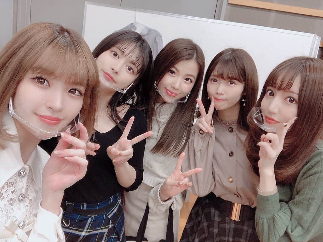 玉川来夢さんのインスタグラム写真 - (玉川来夢Instagram)「2020.10.30 アイドリング!!!同窓会 出席してきました😌♡ 5年前の全員卒業の日に 5年後また集まりましょうってなってから ずーっと楽しみにしてた日です。 あっという間にその日がやってきて こうやって出席出来てとても嬉しいです！ 大好きなメンバー、升野さん、森本さん、関係者の皆さんに会えて 一瞬でグループにいた時の空気に戻ったのに これで本当に最後なんだと思ったら凄く悲しくなりました。 一緒に居て楽しい人ってこの世界に沢山いるけど 離れて寂しいと思う人って数少ないなって思うんです。 その中にアイドリング!!!があります。 まだまだ未熟者で右も左も分からない14歳の時に加入して 沢山お世話になって沢山成長させてくれたアイドリング!!!には本当に感謝でいっぱいです。 こんなに楽しくて面白くて可愛くて最高のグループだなってww 他のアイドルグループを応援してる方には申し訳ないですが 他のどんなアイドルグループよりもアイドリング!!!が一番素敵なグループだと胸を張って言えます。 アイドリング!!!大好きっ！ 私たち絶対幸せになります！！！ #アイドリング #バカリズム特番」10月31日 22時47分 - ramu_tamagawa