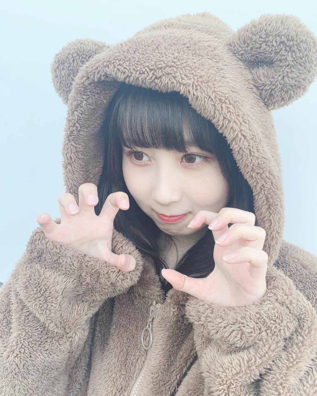 井上瑠夏のインスタグラム：「🎃❤︎🎃﻿ ﻿ はっぴーはろうぃん。﻿ ﻿ ﻿ くまになれたの嬉しくて、﻿ 沢山写真とってもらっちゃった。🥺笑﻿ ﻿ #ハロウィン﻿ #Halloween﻿  #仮装 #followｍe  #くま　#🐻﻿ #アイドル #ske48  #井上瑠夏」