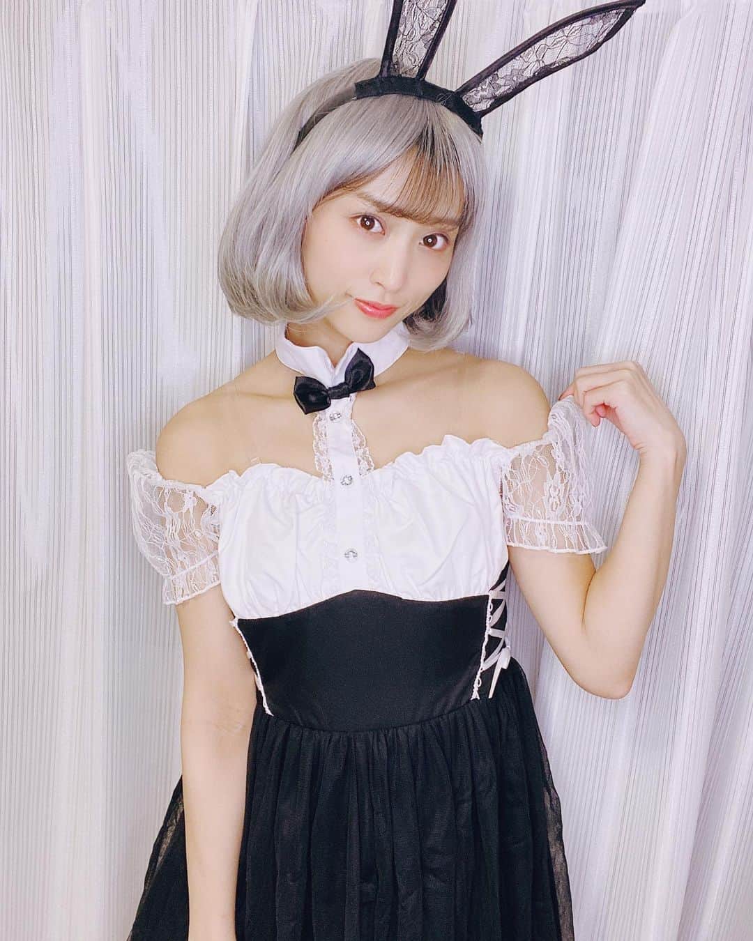 根岸愛のインスタグラム：「🐇🍇🐇 ハロウィン2020 うさぎです🐇 #halloween #fashion #ハロウィン #お家でハロウィン #仮装」