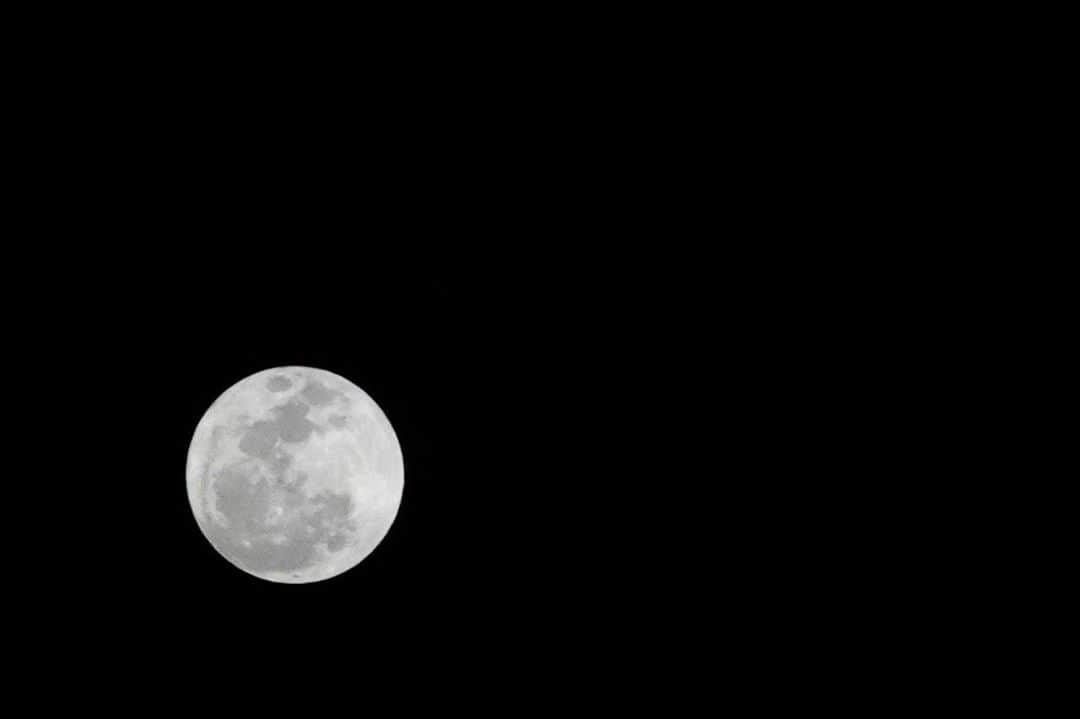 リー・シェンロンさんのインスタグラム写真 - (リー・シェンロンInstagram)「A pic of the haunting blue moon tonight, caught during a break in the clouds. It is a “blue” moon, because it is the second full moon in the same calendar month (October). Quite timely, if you were out trick or treating. Did you catch it too? – LHL  (PMO Photo)」10月31日 23時00分 - leehsienloong
