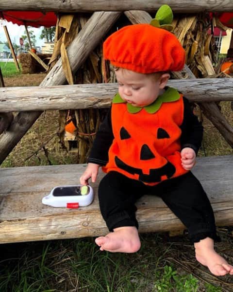 Skip Hopさんのインスタグラム写真 - (Skip HopInstagram)「Happy Halloween Skip Hoppers! 🎃 We hope you and your little pumpkins have a spooktacular day! 👻❤️  📸: @_melaniestanton  #firsthalloween #pumpkins #halloween #boo #skiphop」10月31日 23時00分 - skiphop