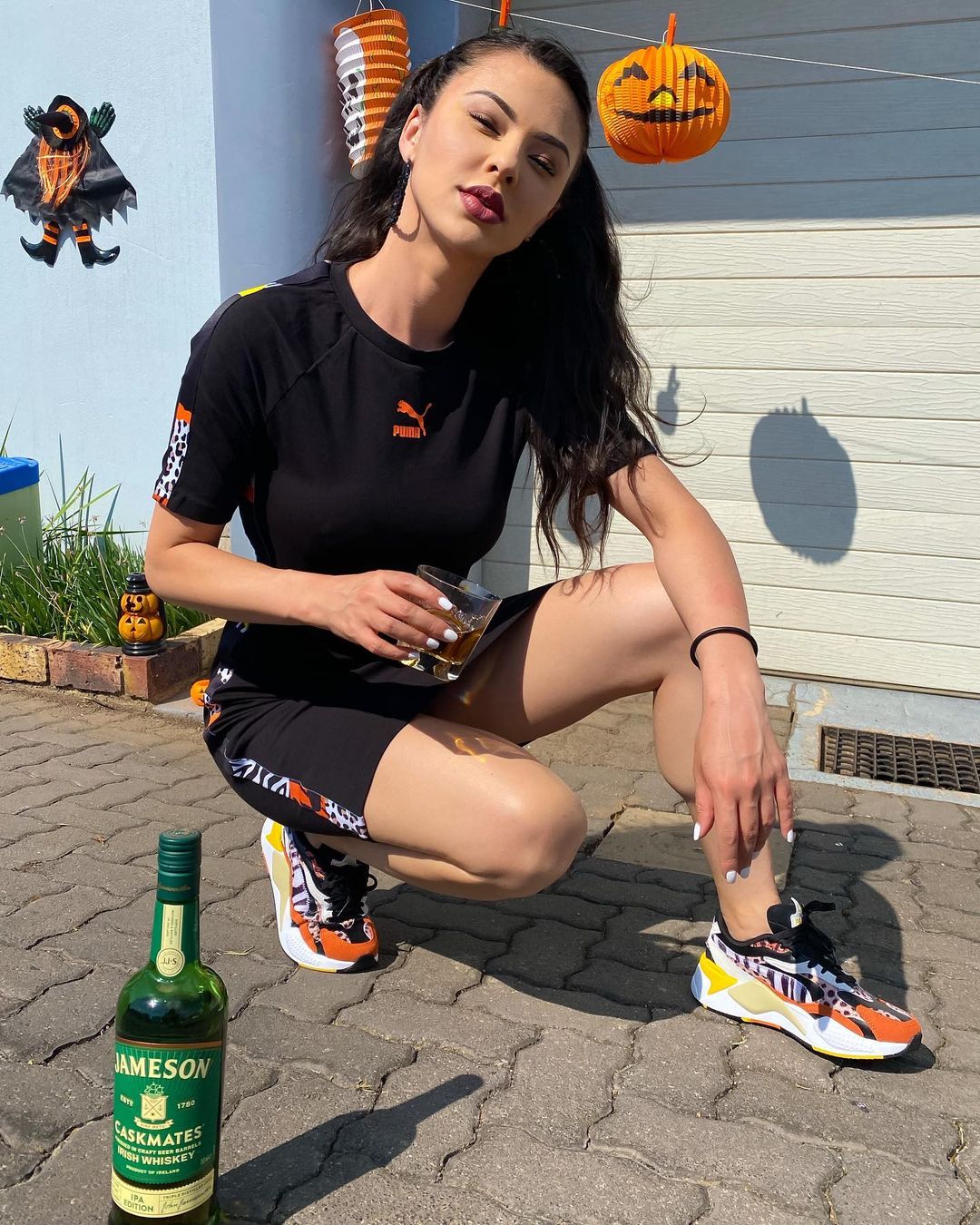 平山ララさんのインスタグラム写真 - (平山ララInstagram)「Just the treat please 🥃👻🎃   @jamesonsa 🔞」10月31日 22時56分 - lalla_hirayama