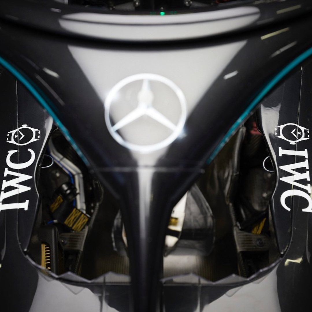 IWCさんのインスタグラム写真 - (IWCInstagram)「After #EifelGP & #PortugueseGP, sending the best wishes from #Schaffhausen to #ImolaGP, where @mercedesamgf1 team will be competing. #IWCRacing #F1」10月31日 22時57分 - iwcwatches