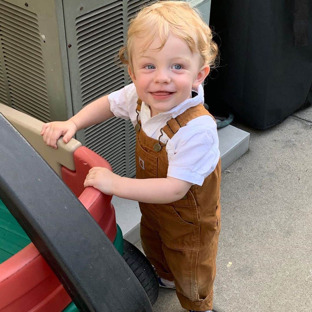 Anna Lylesさんのインスタグラム写真 - (Anna LylesInstagram)「Our little Halloween biscuit turns one today! Our chatty, sweet baby Augustus! We love you!!」10月31日 22時57分 - annag0ts