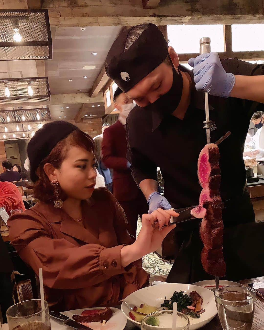 太田りゆさんのインスタグラム写真 - (太田りゆInstagram)「🍖♡♡💅﻿ ﻿ 今日は子どもの頃からのお友達に﻿ ネイルしてもらって、そのまま一緒にディナー﻿🍖♡♡ ﻿ 話すことはひたすらガールズトークで﻿ 26歳、話すことがたくさんありすぎる😌﻿*° ﻿ トレーニングをしていない﻿ 普通の女子の時間も充実していて﻿ とっても楽しい1日でした☺️！﻿ ﻿ ﻿ ﻿  #dayoff #private #dinner  #nail #nails #halloween   @bymikinails  >>>>ネイルサロン行ってみてね〜🎃♡ ﻿」10月31日 22時58分 - riyuponpon