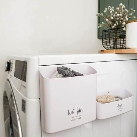 HGTVさんのインスタグラム写真 - (HGTVInstagram)「File this lint and dryer sheet sorter under “Things We Never Knew We Needed.” 🤯 Sure, doing laundry is never enjoyable, but these clever items do make chore day a bit easier. 🧺⁠ ⁠ Head to the link in our bio to shop these magnetic bins and more cool laundry room essentials. 🛍🔝⁠ ⁠ #lifehack #laundryday #organizing #shopping」10月31日 23時02分 - hgtv