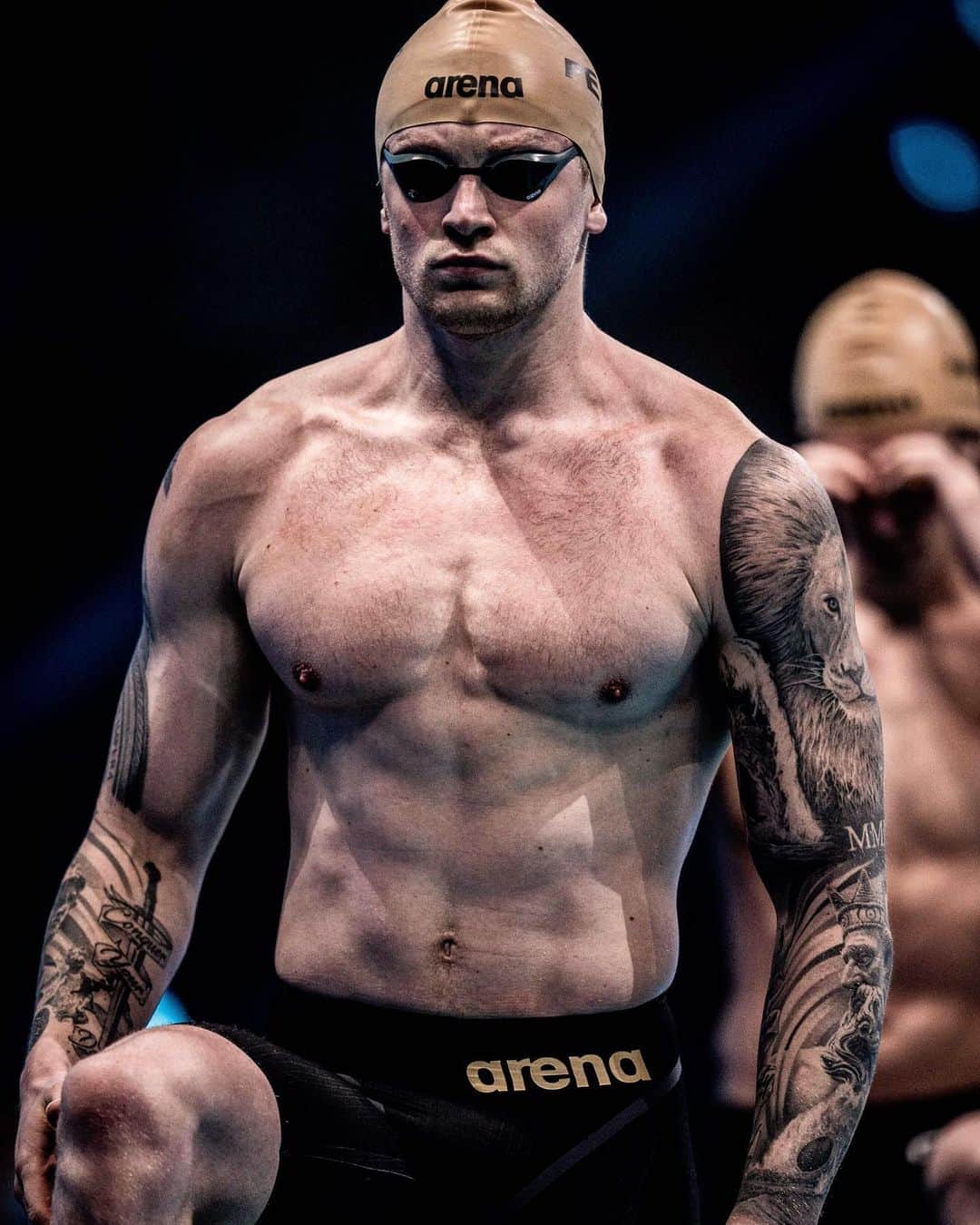 アダム・ピーティのインスタグラム：「Super stoked that @isl_londonroar came away with the win, a very tight match with @lacurrent_isl in chase, big respect to you guys 👏🏼 Not easy making these decisions to race as an athlete when you’ve been ill but always love putting on the green and gold. Time to relax, recover and read some books on how to not get diarrhoea 😍」
