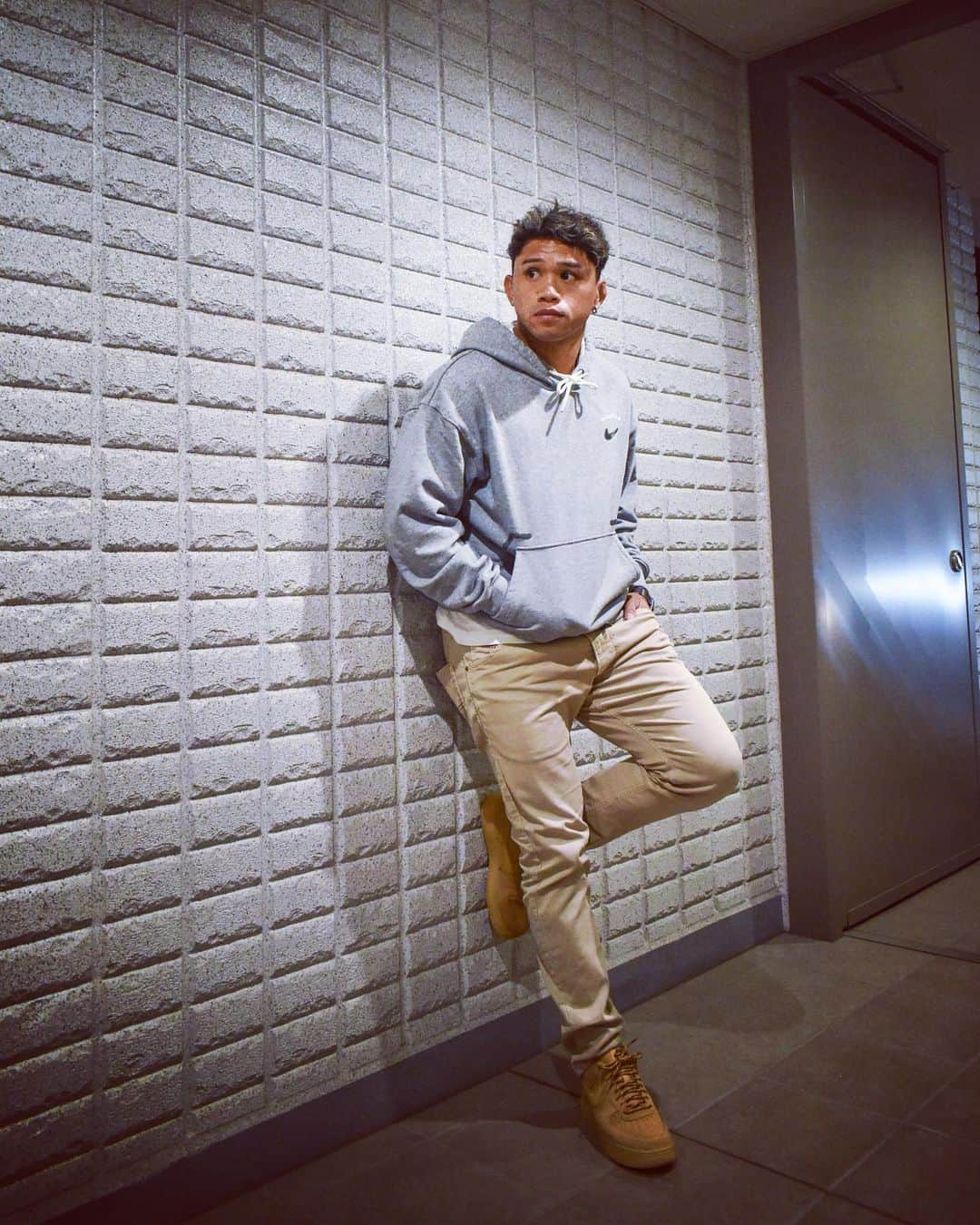 合谷和弘のインスタグラム：「👕Nike x Pigalle Hoodie Dark Grey Heather  👖diesel : Krooley JoggJeans  👟#airforce107wb   #デニムコーデ #パーカーコーデ #パーカー #ファッション #fashion #カジュアルコーデ  #diesel #joggerpants  #lionheartaccessory #applewatch  #nike #airforce1 #airforce  #ファッション好きな人と繋がりたい ----------------------------------- #rugby #ラグビー #ラガーマン #KazuhiroGOYA #合谷和弘 #kevin」