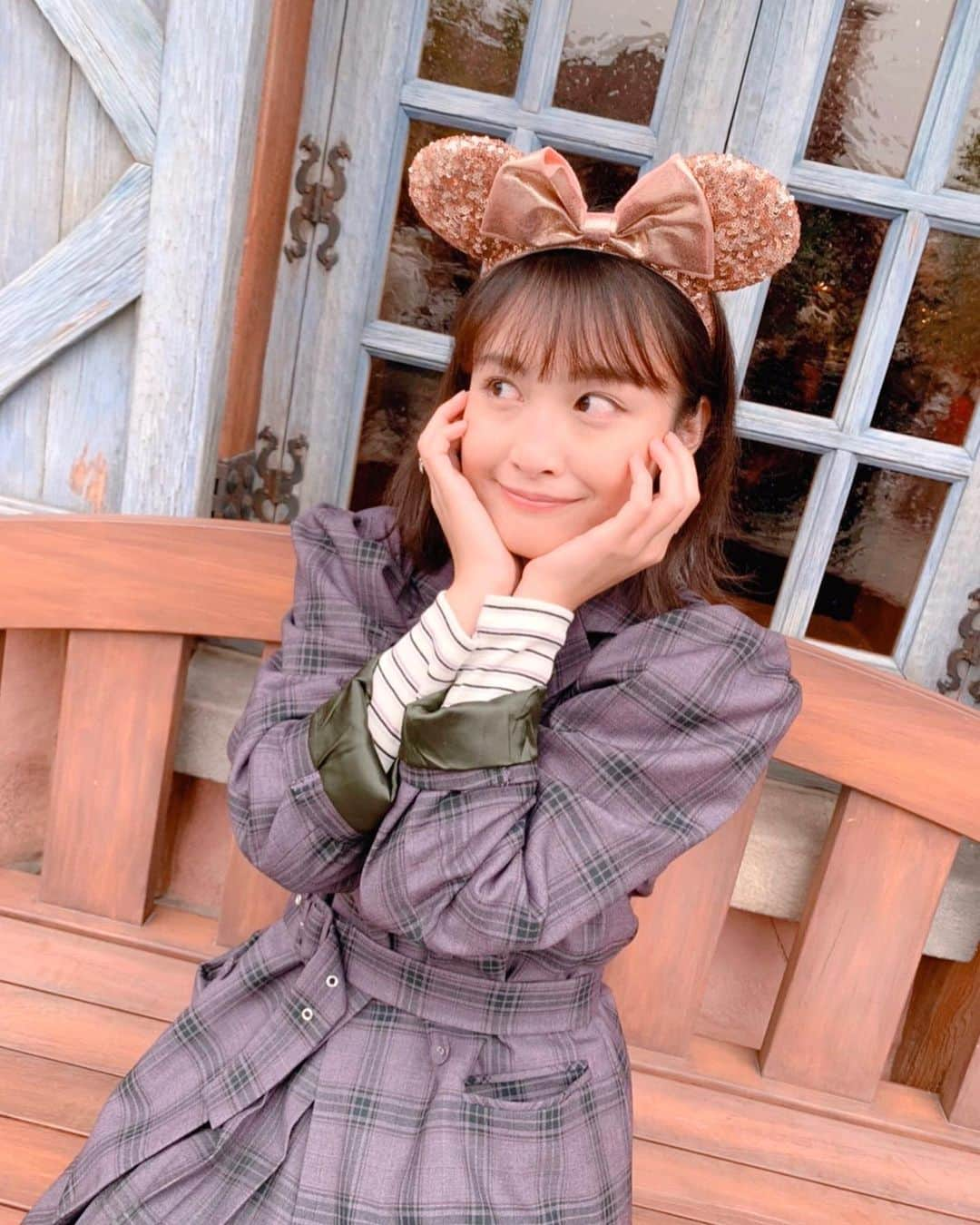 下垣真香のインスタグラム：「𓂃﻿ ちゃあと行くディズニーはいつも楽しい🥺❤️﻿ とっても幸せな時間…❤︎﻿ ﻿ ﻿ #disney #disneyland #halloween﻿ #ディズニー #ディズニーランド #夢の国 #ハロウィン」