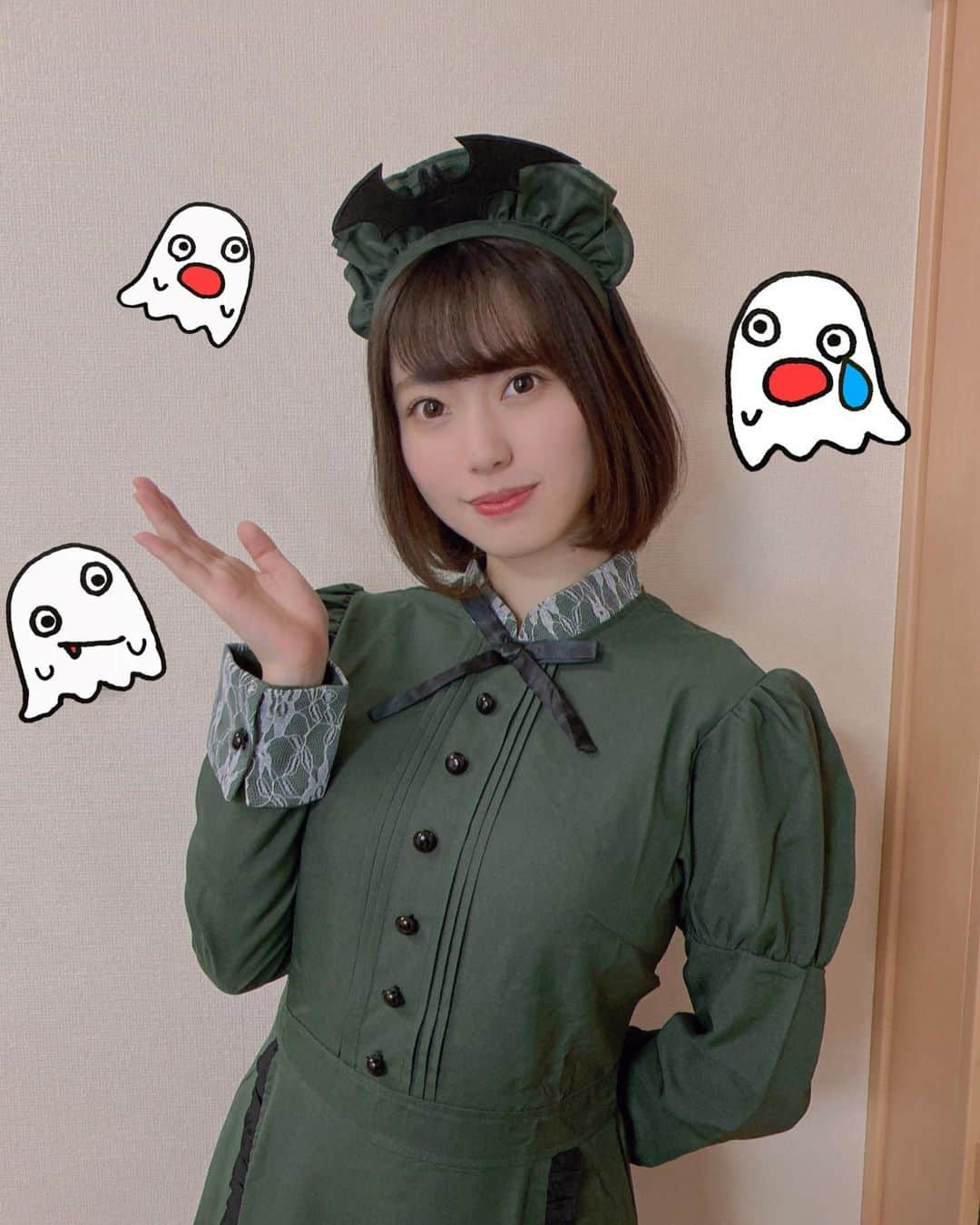 星名あゆみさんのインスタグラム写真 - (星名あゆみInstagram)「ハッピーハロウィン👻👻🍬﻿ 洋館メイドさんになりました☕️﻿ ﻿ ﻿ おばけちゃんもいっしょに👻﻿ ﻿ ﻿ ﻿ ﻿ ﻿  #happyhalloween  #halloween  #ハッピーハロウィン #ハロウィン #ハロウィンコスプレ #洋館メイド #メイド #コスプレ #ボブ #仮装  #followｍe #photooftheday #데일리 #셀스타그램  #tiktok ﻿#fff #ミスid #ミスid2021」10月31日 23時15分 - hoshina_ayumi