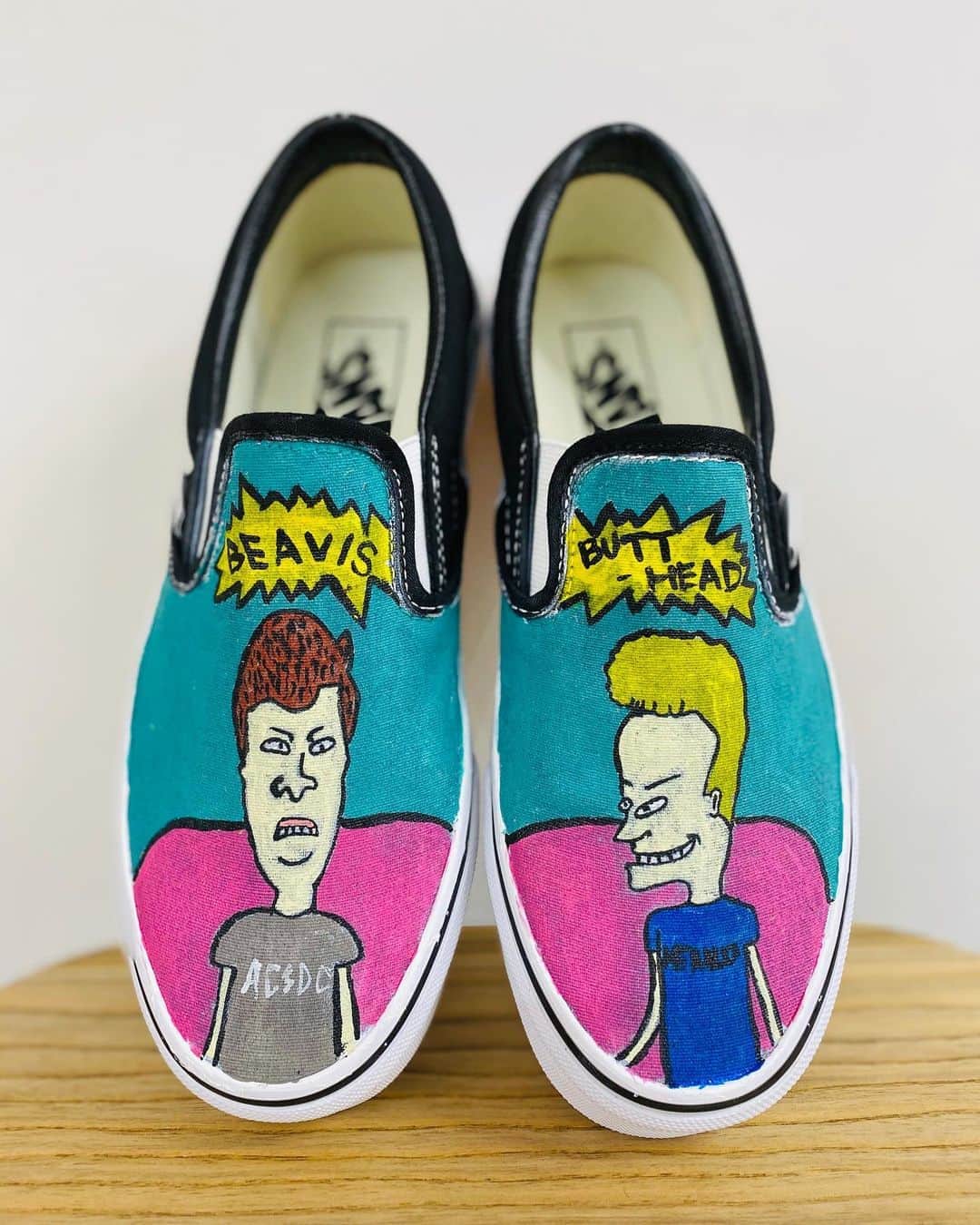 のインスタグラム：「速水作品 BEAVIS AND BUTT-HEAD  #beavisandbutthead#vans #sneakers#sneakerspaint#slipon #painting#paint#スニーカー#スニーカーコレクション#スニーカーカスタム  #速水作品#速水もこみち#art#rock#contemporaryart #artsy #artwork #artist #fineart #artstudio #artcollector #artcurators #artlovers」