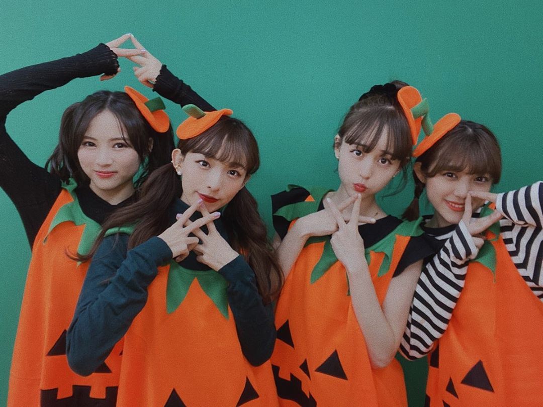 磯部杏莉のインスタグラム：「🎃HappyHalloween👻 ・ 今年はみんなでカボチャに！ ｢君がいた未来｣RT企画のTikTok332個すべて更新し終わりました😭✨ 改めて、みなさんRT・そしてTikTok見てくれてありがとう〜〜♡ これからも、たくさん君がいた未来聴いてくださいね！ ・ YouTubeでも、この仮装で踊っているので見てみてね〜🥰 ・ #原駅ステージa #happyhalloween #happyhalloween🎃 #trickortreat #ハロウィン #aース #君がいた未来」