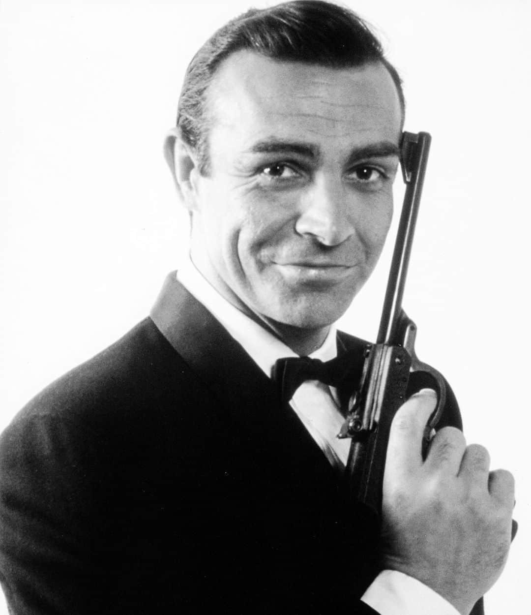 マイケル・ミュラーさんのインスタグラム写真 - (マイケル・ミュラーInstagram)「RIP Sean Connery.  I grew up a James Bond fanatic, especially the amount of diving 007 did.  Sean was a talent at his craft and his voice is one of a kind.」10月31日 23時44分 - michaelmuller7