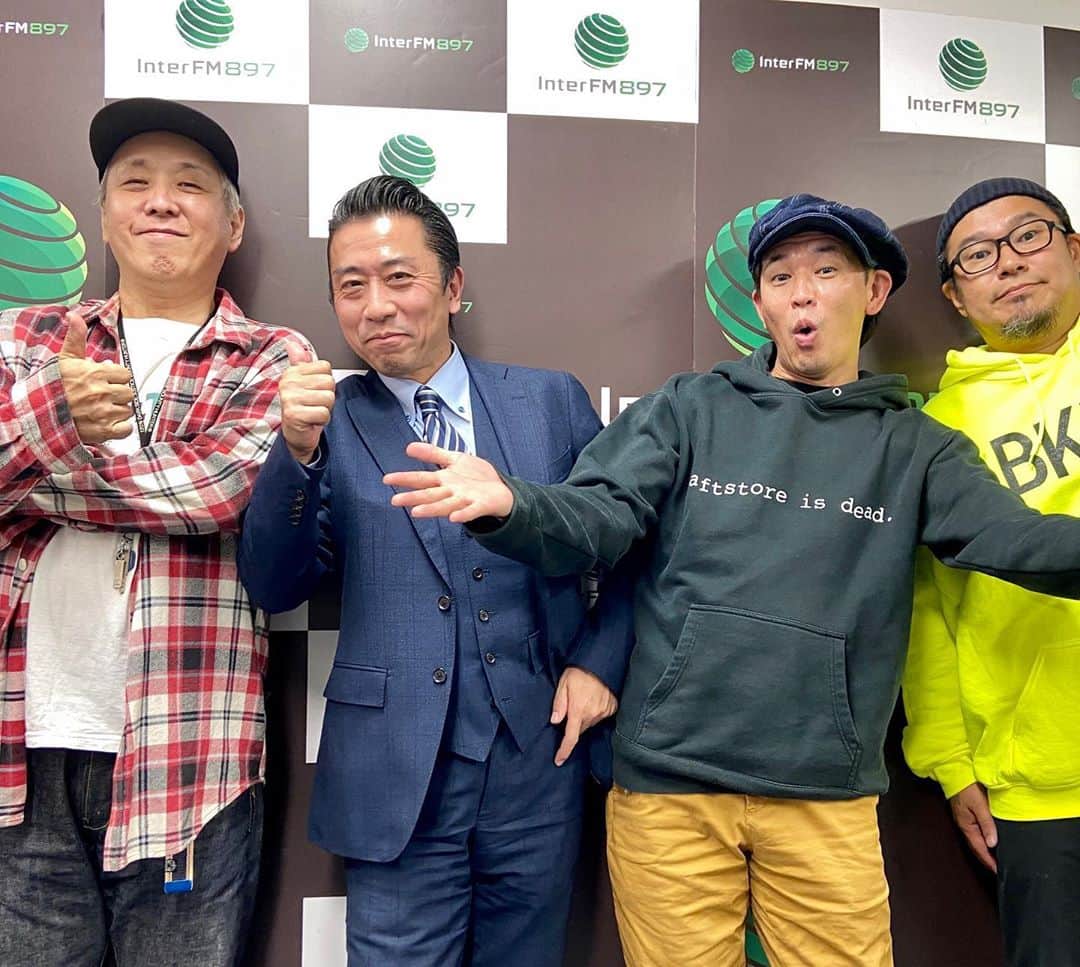 のインスタグラム：「ベリーソーリーです😭今夜のゴキゲンradioお知らせ忘れてましたー‼️ゲストにツバキハウスからの付き合いバンドTHE TEARDROPSの歌のお兄さんtomo&ギターと作曲のトッキン。かなりな濃ゆい中身盛り沢山トーク！週明け月曜21時からリピートありまーす❣️#kenrocksnite #interfm897 #radikon」