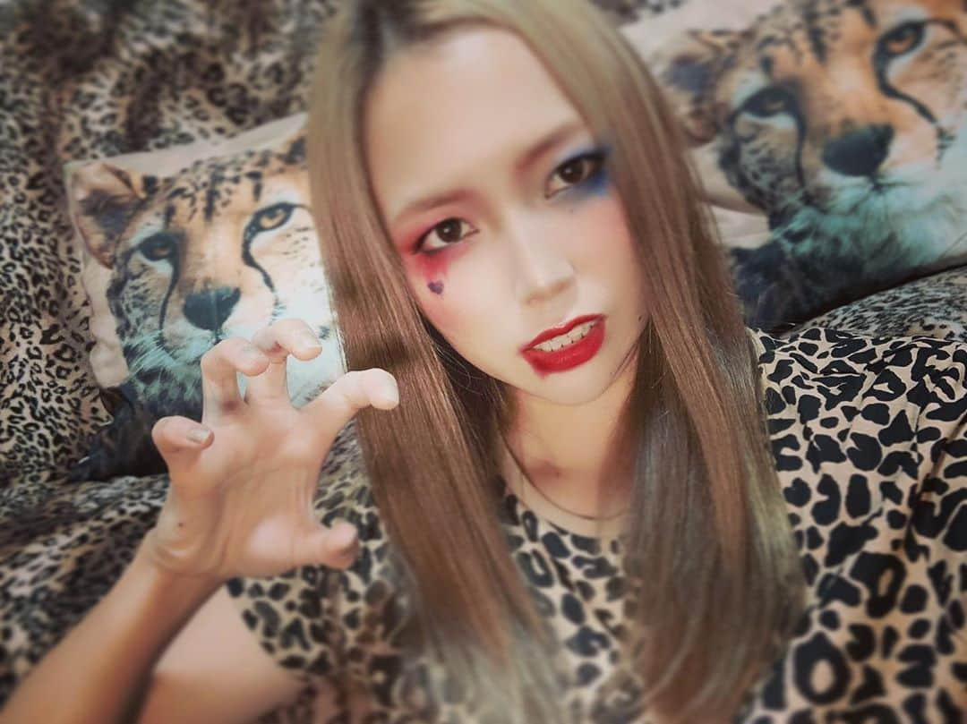 冨士木耶奈さんのインスタグラム写真 - (冨士木耶奈Instagram)「. Happy Halloween🧟‍♀️🍬 仮装せずおうちでおとなしく Snow加工📸 コンビニで見つけて 食べたかったケーキ🍰 どっち買おうか悩みすぎて 結局どっちも食べたけど スゴイ味やった😆🌈笑 . . #halloween2020 #happyhalloween  #snow加工 #snowメイク  #トイストーリーケーキ  #toystory #リトルグリーンメン  #耶奈 #冨士木耶奈 #🎣🐟」10月31日 23時42分 - fishing_kana