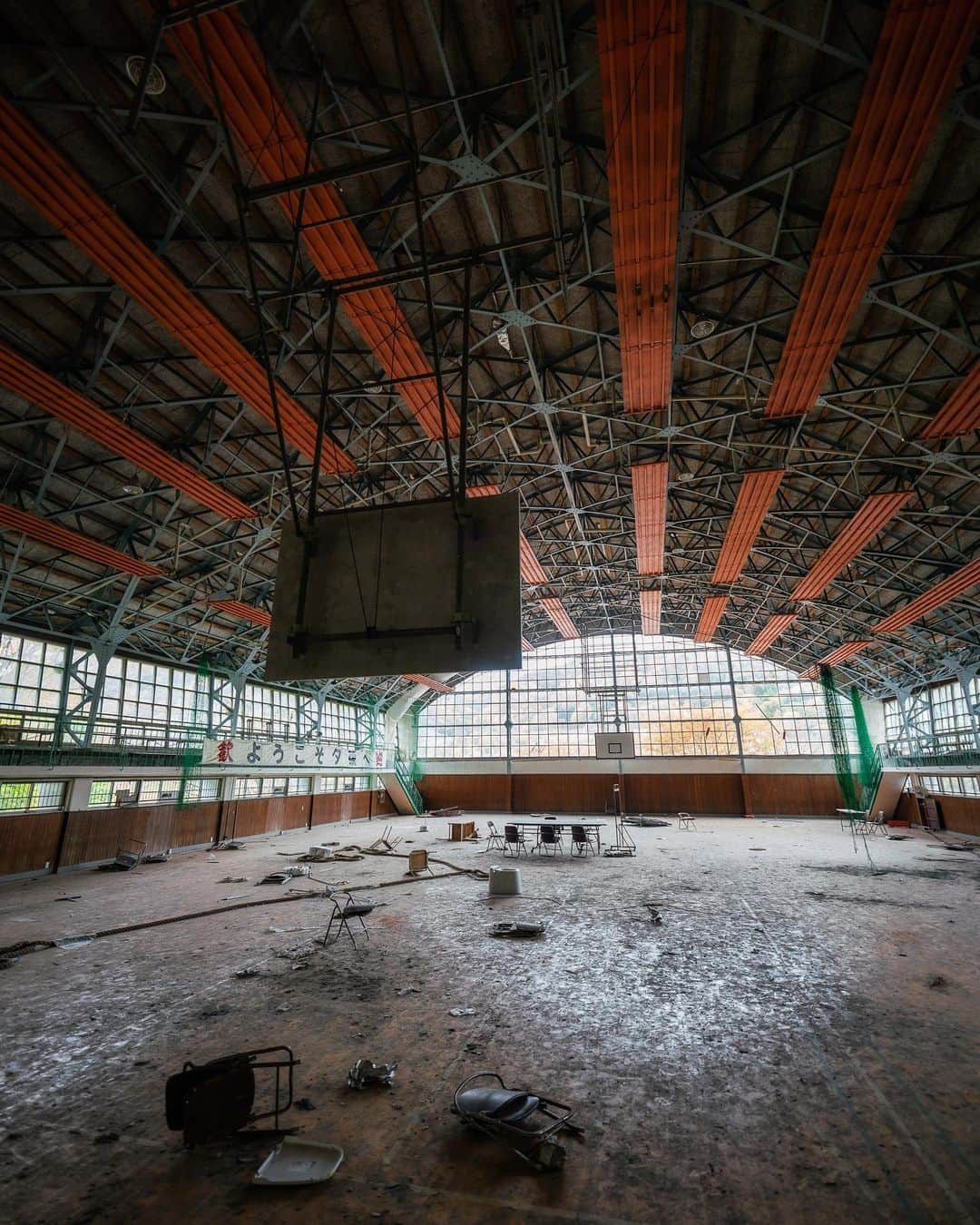 啝 （わ）のインスタグラム：「Abandoned gymnasium 𓆲 𓆲 𓆲 #abandonedafterdark #urbex_supreme #desertedplaces #abandon_seekers_ #urbex_regards #welcometwoneverland #kings_abandoned #abandonedcentral #the_urbex_institute #renegade_abandoned #rsa_preciousjunk #glitz_n_grime #gotrespassing #savethedecay #bandorebelz #abandoned_addiction #abandoned #urbex #global_urbex #urbex_utopia #abandonig #allabandoned #urbex_kings #sombrexplore #grime_lords #urbxtreme #all_is_abandoned #discarded_butnot_forgotten #廃墟 #made_in_decay」