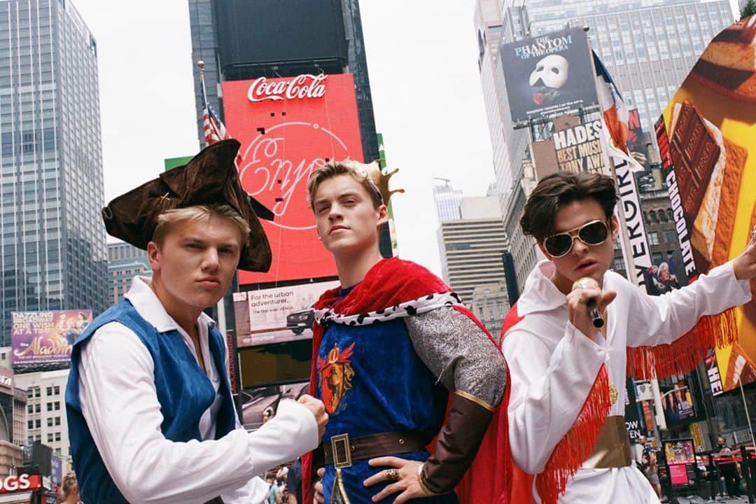New Hope Clubさんのインスタグラム写真 - (New Hope ClubInstagram)「Happy Halloween!🧟‍♂️Would you let us into your Halloween party in these outfits? 🎃」10月31日 23時50分 - newhopeclub