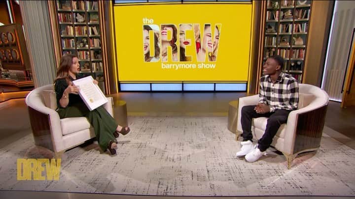 カーメロ・アンソニーのインスタグラム：「Meet Justin Gavin. This incredible 18-year-old saved a mother and three young kids from a burning car. Thank you to @drewbarrymore for sharing his story with me and allowing me to surprise him on the show. Shout out to @jumpman23 for helping me celebrate Justin. I’m honored to call a hero like @official_jdott a fan of mine. I’m now forever a fan of you my brother! #STAYME7O」