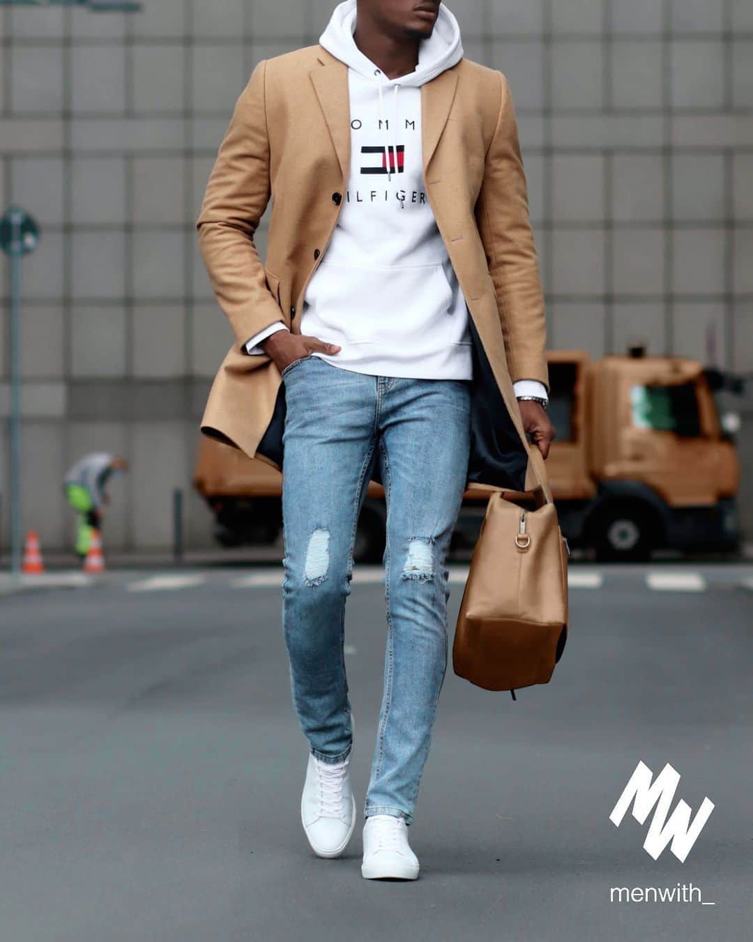 Men Withのインスタグラム：「Love this outfit worn by our dear friend @sir_bucks 👌🏽 #menwithstreetstyle」