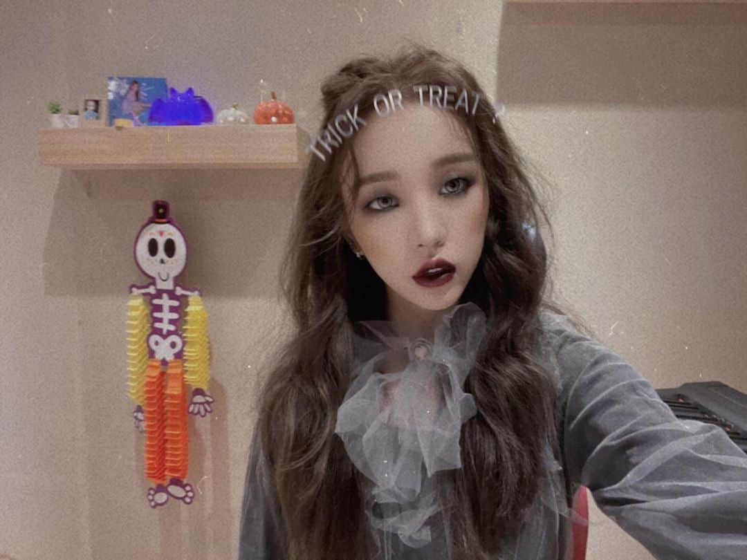 ペク・アヨンのインスタグラム：「🖤」