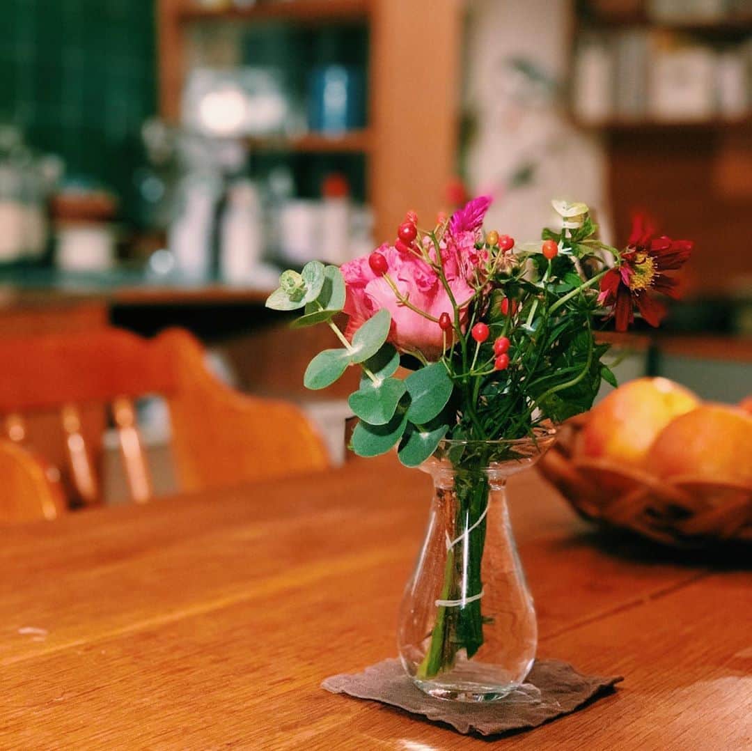 ゆきほのインスタグラム：「歯医者の日だけ花買うことにした 歯医者は辛いので」
