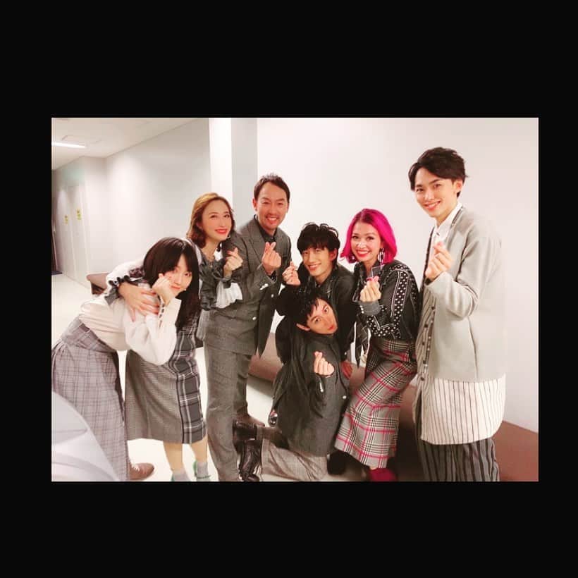 ダンドイ舞莉花のインスタグラム：「#35mm 二回公演ありがとうございました。  最初はずっと緊張してて、ソワソワしてて。  でもラスト、改めてお客様が入った劇場を舞台上から眺めてると、もう感動。  嬉しい。  お客様がいる。  お客様が入ってる。  そして思い出す。  最後に舞台に立たせていただいたのが、3月のホイッスルダウンザウィンド。春馬と一緒に立ってた舞台。  なんだか色んな想いが込み上げてきちゃって。  観てくれてるかなぁ🌸🐎  #35mmamusicalexhibition #musical #theatre #tokyo #japan  #成河 #鞘師里保 #水田航生 #実咲凜音 #内海啓貴 #ダンドイ舞莉花 #福井晶一」