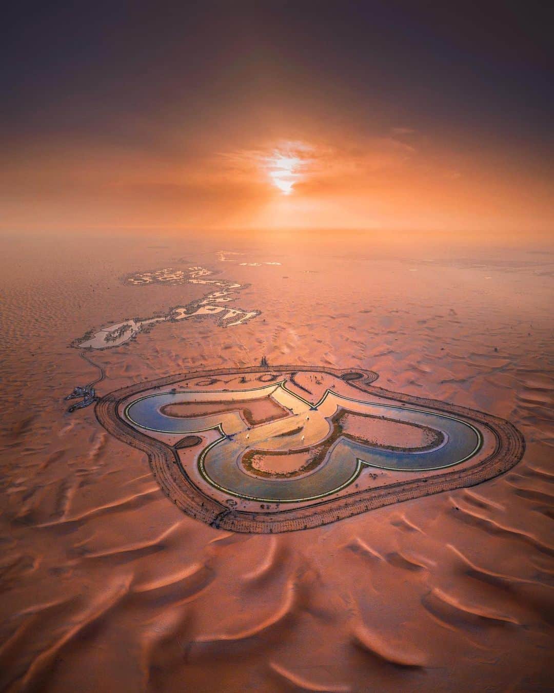 エミレーツ航空さんのインスタグラム写真 - (エミレーツ航空Instagram)「❤️ Dubai  #WorldCitiesDay #MyDubai @visit.dubai  📸 @_maha_hasan  📸 @kajaira19  📸 @christiankonopatzki  📸 @shmoo5z  📸 @100.pixels」11月1日 0時02分 - emirates