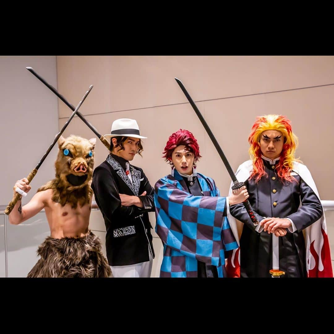 Hiroさんのインスタグラム写真 - (HiroInstagram)「Halloween Live🎃  #halloween #trickortreat #myfirststory #live #コスプレ #鬼滅の刃 #竈門炭治郎 #嘴平伊之助 #鬼舞辻無惨 #煉󠄁獄杏寿郎 #炭治郎はほぼ横アリの時の俺 #伊之助はモンスターハンターの雑魚キャラ #無惨は社交ダンスのおじさん #煉獄さんは南アフリカの新種の昆虫 #最後の昼公演の時の俺はもうほぼ #manwithamission #ふらい #あげーん #いえ #いえお #こいよ」11月1日 0時04分 - hiro_mfs_official