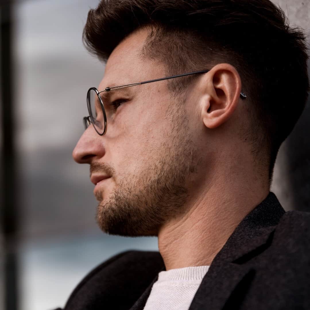 シルエットのインスタグラム：「Silhouette’s lightweight frames remove external pressures, so you can enjoy the moment as you see it. Discover how to see the world with Silhouette on the blog, follow the link in bio. Featuring: Lite Duet 5542 on @andrehellmundt⁠ .⁠ .⁠ .⁠ #silhouetteeyewear #tryitwearitloveit #silhouettecommunity #eyeweardesign #luxuryeyewear #fashioneyewear #opticalframes #SilhouetteCommunity」