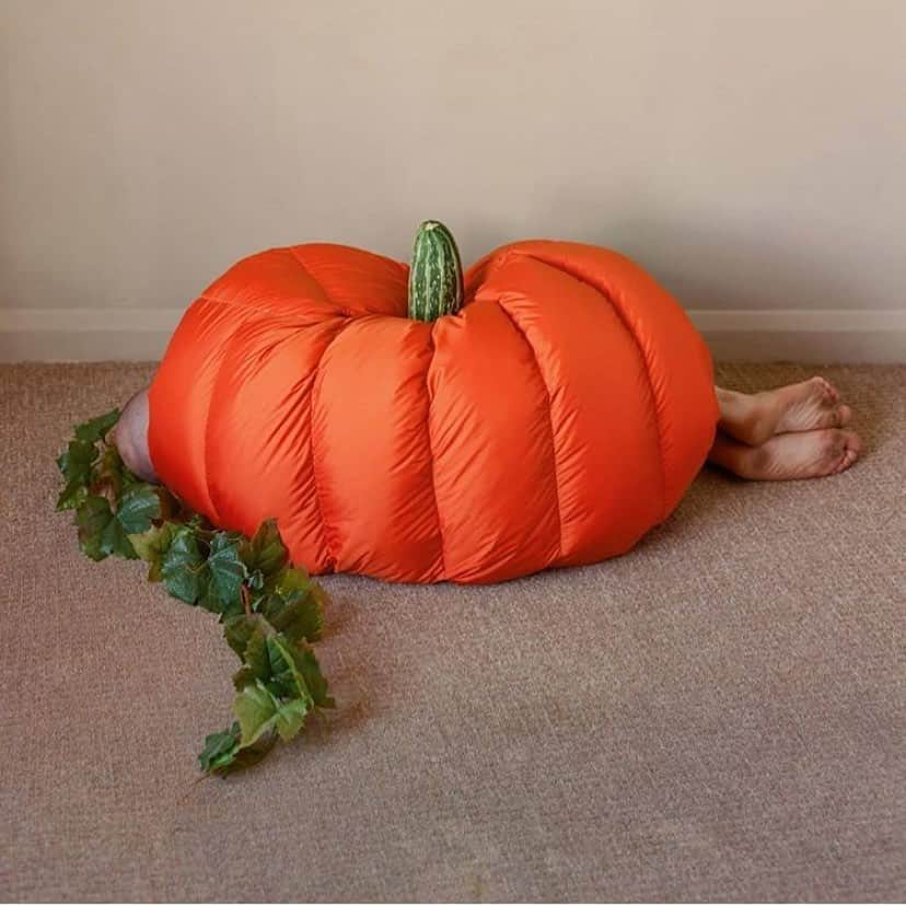 ジェームスロングのインスタグラム：「Pumpkin party @iceberg coat by @rottingdeanbazaar photo @anniecollinge 🎃🎃🎃 @szmagazin」