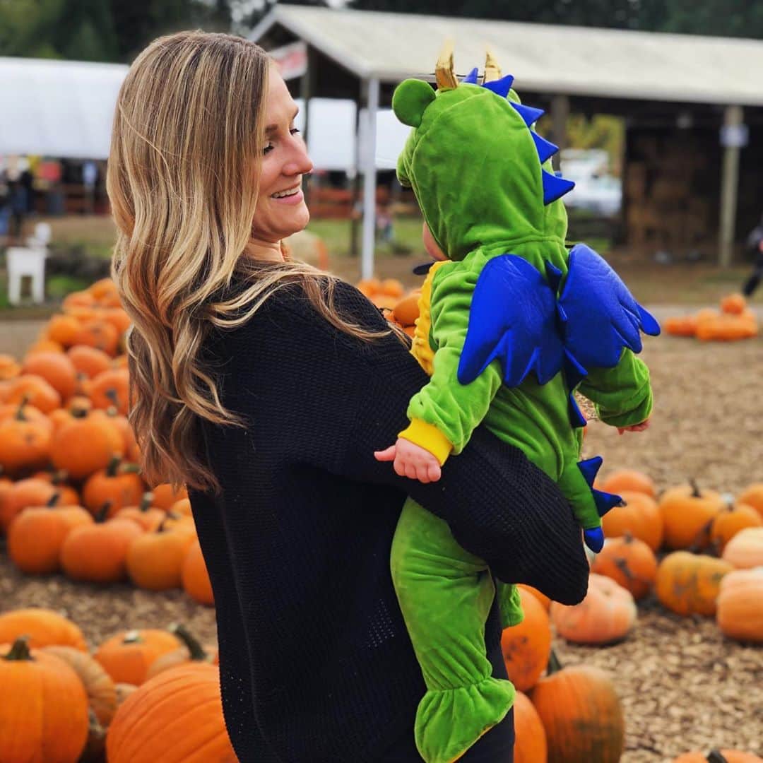 ブリアンヌ・タイゼン＝イートンのインスタグラム：「🐉  Happy Halloween, everyone! Please stay safe.」